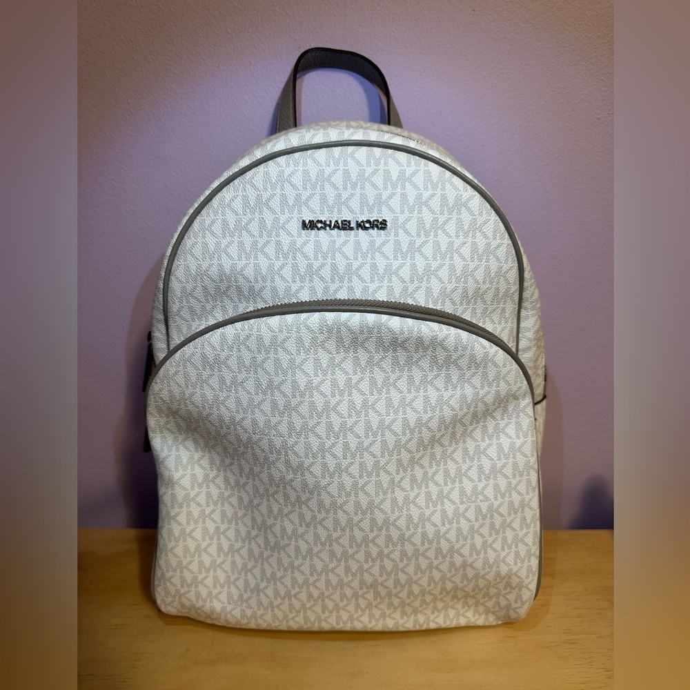 MK Michael Kors Medium White and Gray Size Backpack